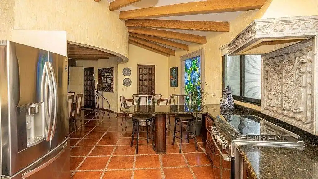 Spacious kitchen and dining area in a lakeside estate in Rancho Los Labradores, San Miguel de Allend.