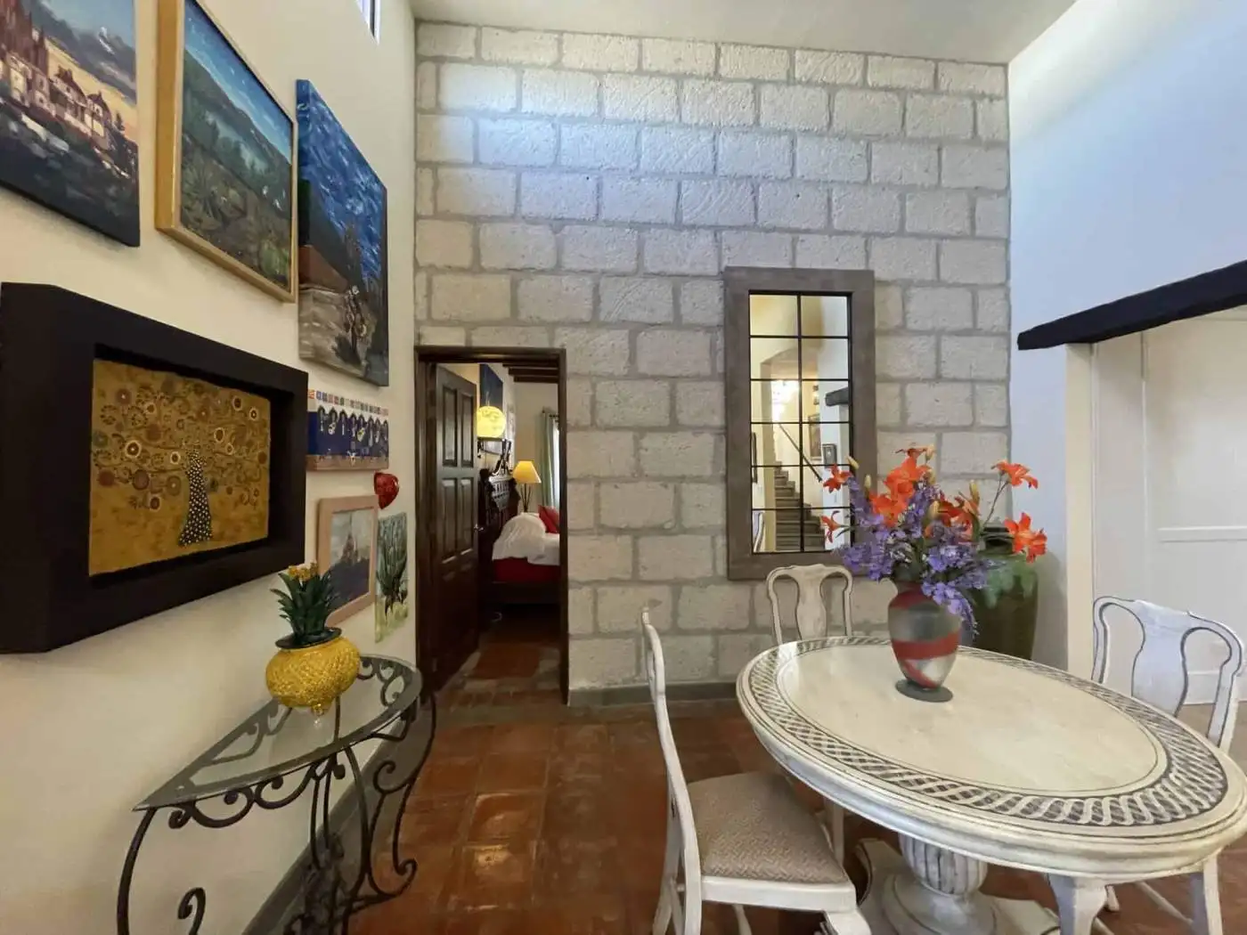 Cozy dining area featuring a round table and floral centerpiece in a stylish home interior.