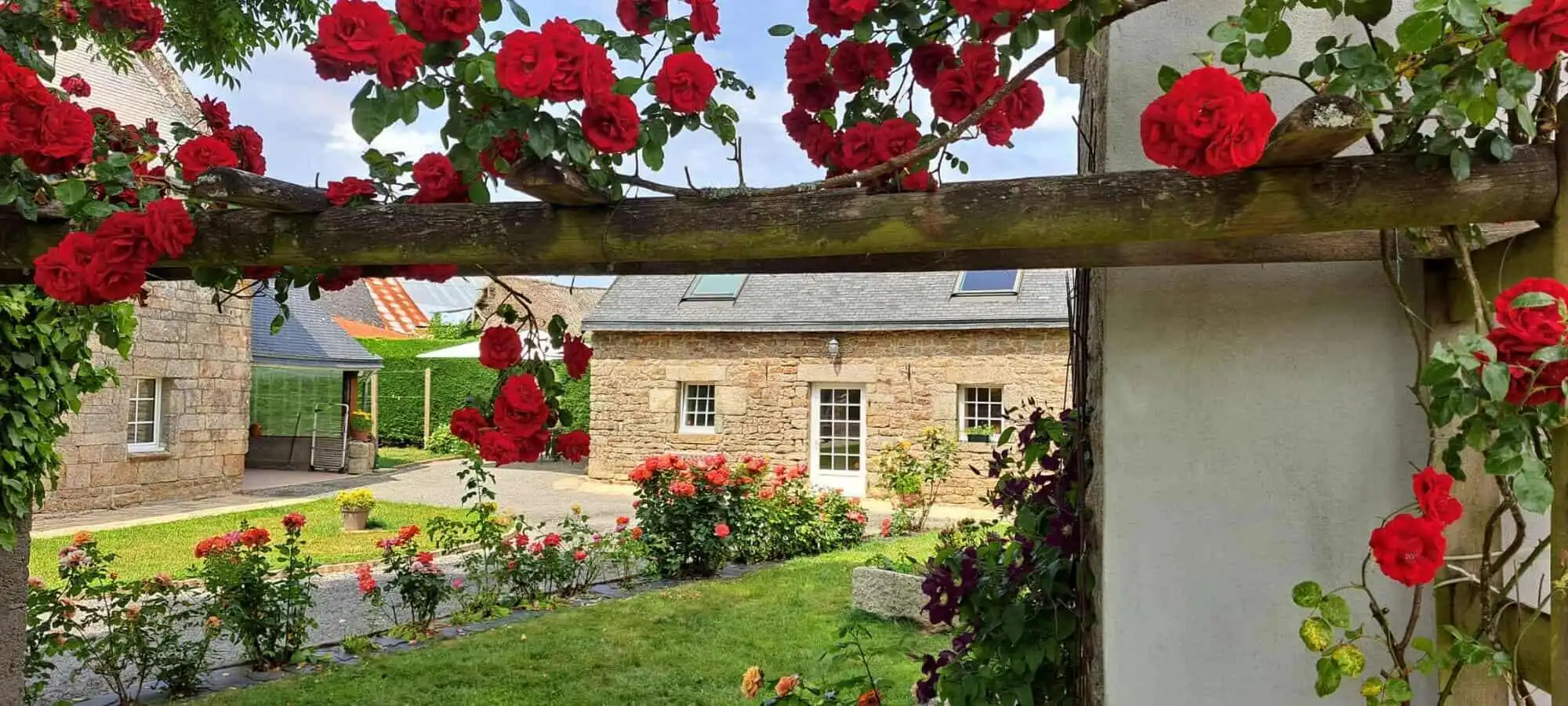 Elegant estate with lush gardens and vibrant roses in Brittany. Perfect for luxury living and invest.