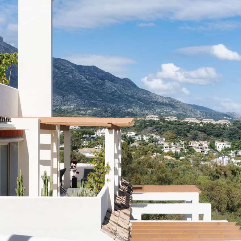 Apartment with mountain views in Palacetes Les Belvederes, Nueva Andalucia.