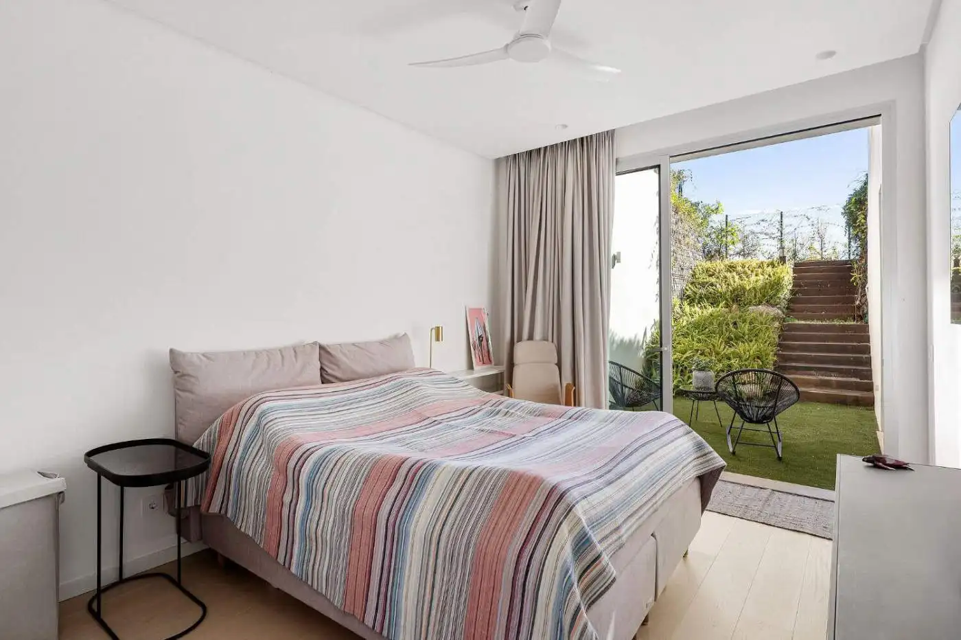Modern ground floor duplex with scenic sea and mountain vistas in Marbella Club Hills.