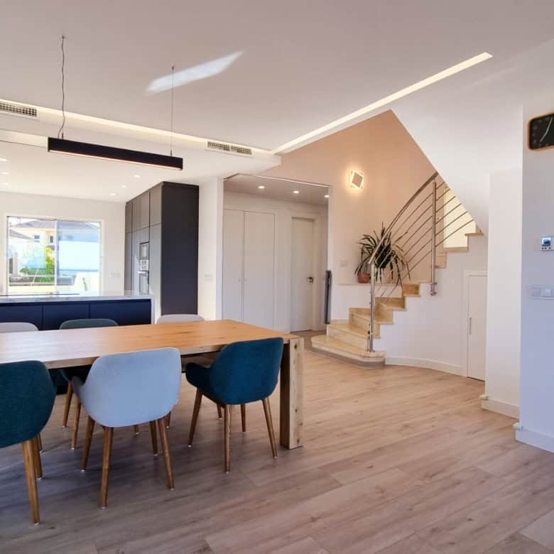 Luxury penthouse with panoramic sea views in San Roque Club. Fully renovated interior, modern design.