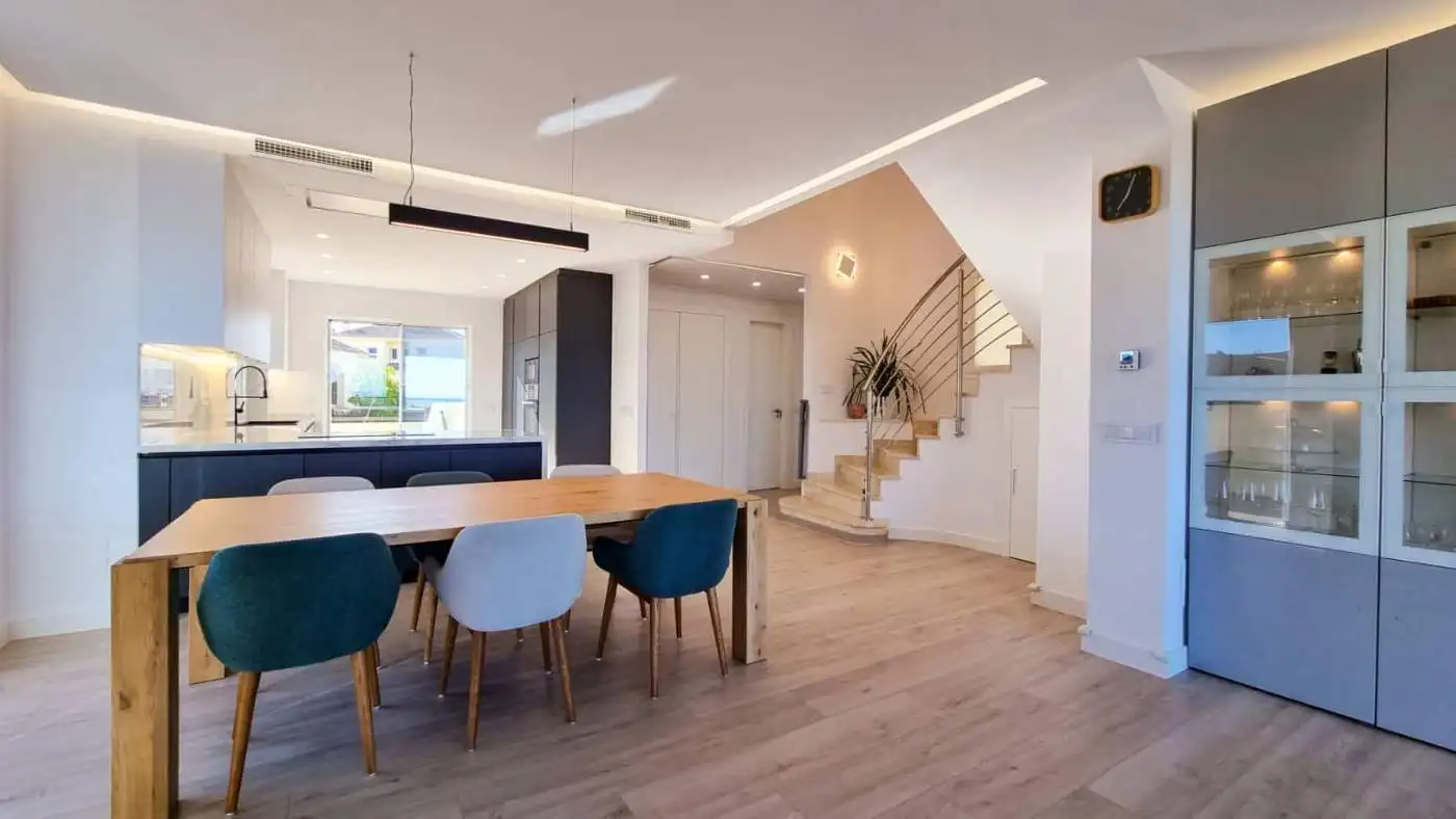 Luxury penthouse with panoramic sea views in San Roque Club. Fully renovated interior, modern design.