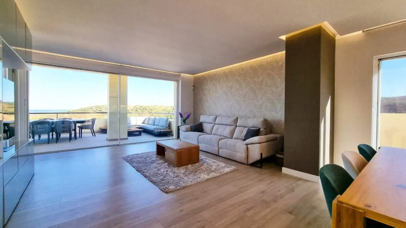Modern living room with panoramic sea views and stylish decor in San Roque Club penthouse.