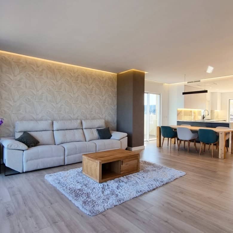 Elegant fully renovated penthouse with panoramic sea views in San Roque Club. Modern interior design.