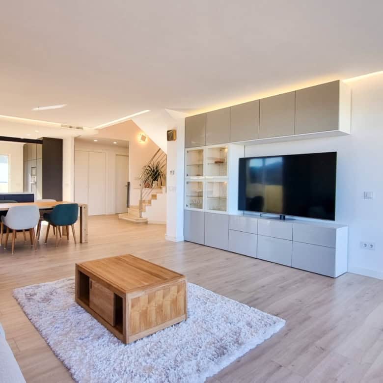 Spacious fully renovated penthouse in San Roque Club offering panoramic sea views and modern interio.