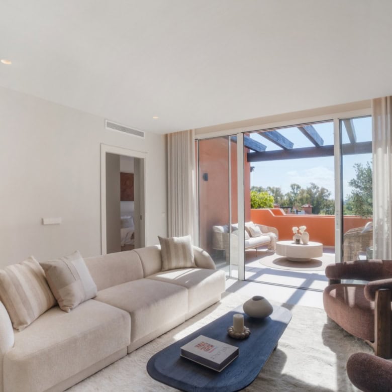 Luxurious duplex penthouse in Alminar de Marbella with spacious living area and stunning outdoor ter.