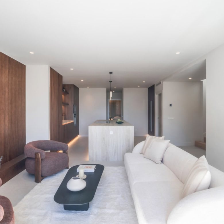 Renovated duplex penthouse in Alminar de Marbella with stylish living space and contemporary design.