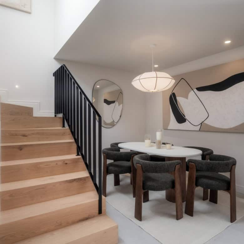 Renovated duplex penthouse in Marbella with stylish dining space and contemporary decor.