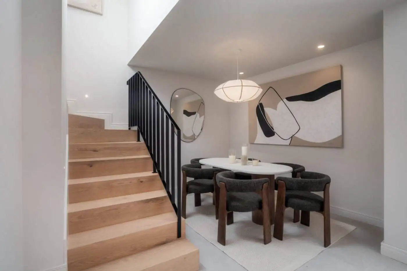 Renovated duplex penthouse in Marbella with stylish dining space and contemporary decor.
