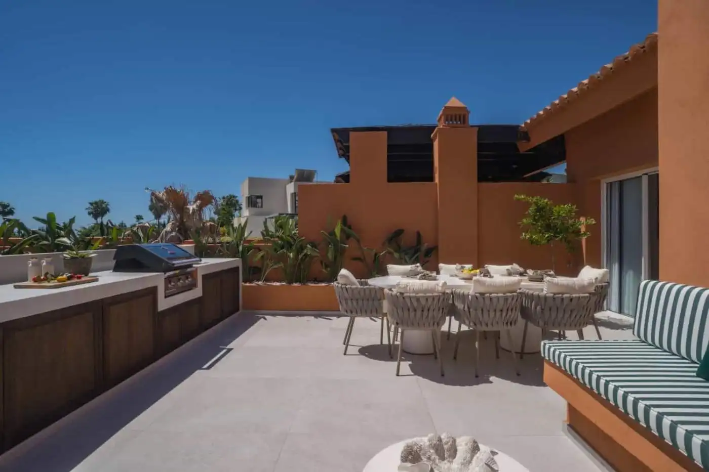 Elegant rooftop terrace with outdoor dining area in Marbella.