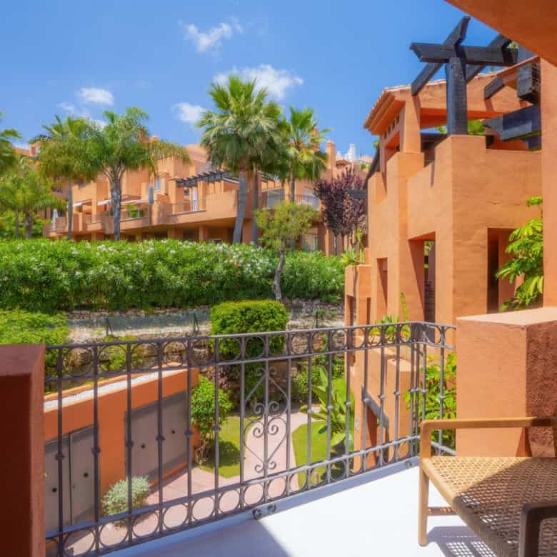 Elegant duplex penthouse in Marbella with panoramic views and stylish design.