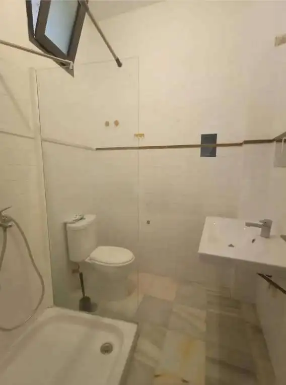 Bathroom with toilet, sink, and shower in El Puerto de Santa María Cadiz property listing.