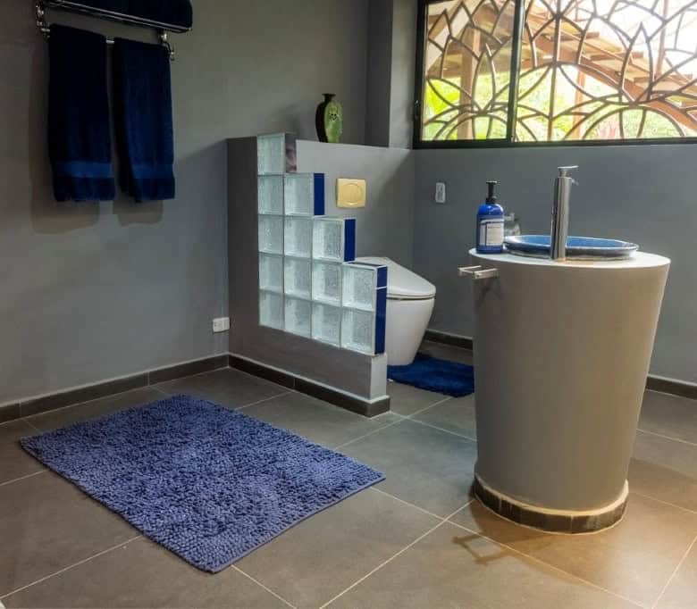 Modern bathroom at Flowing River Retreat in Llurimagua, Ecuador.