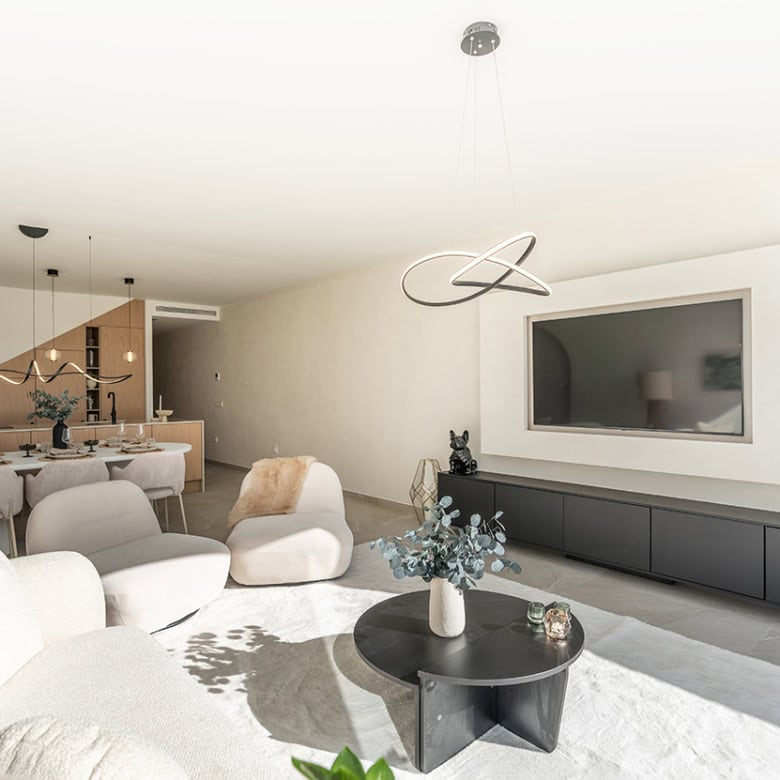 Elegant fully refurbished townhouse in Marbella Golf Valley with spacious living areas.