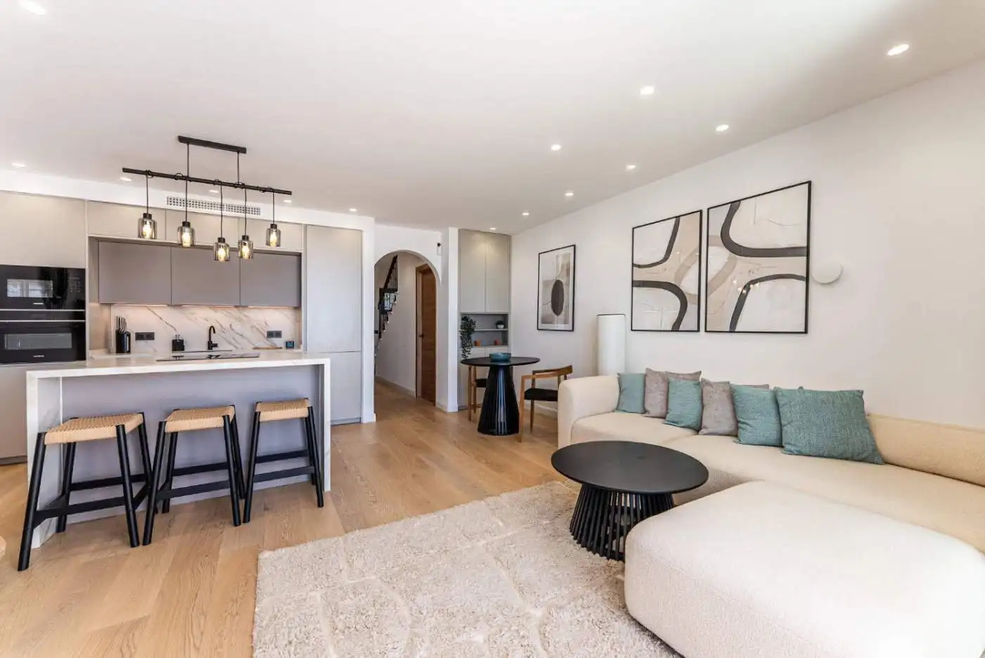 Refurbished townhouse living room with contemporary decor in Los Arqueros, Benahavis. Bright, spacio.