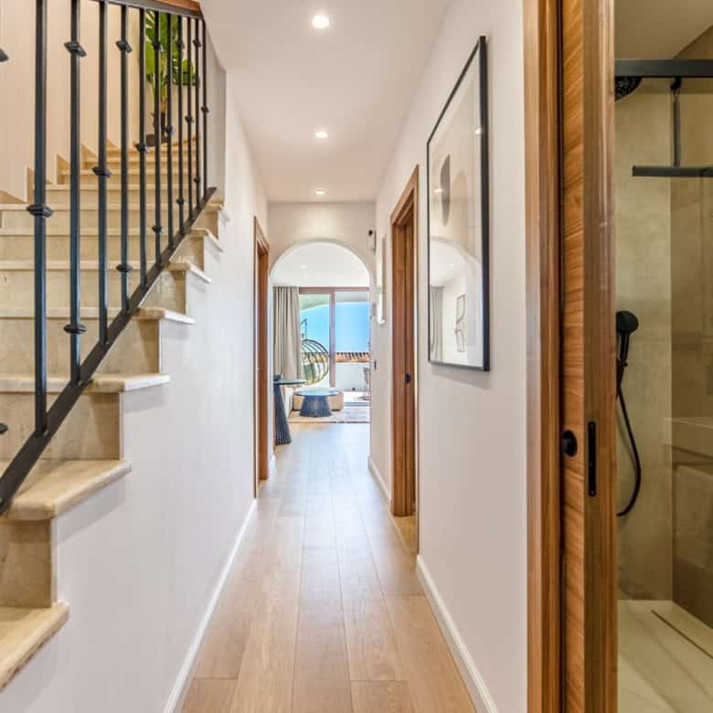 Modern townhouse hallway with staircase and shower area in Los Arqueros Benahavis.
