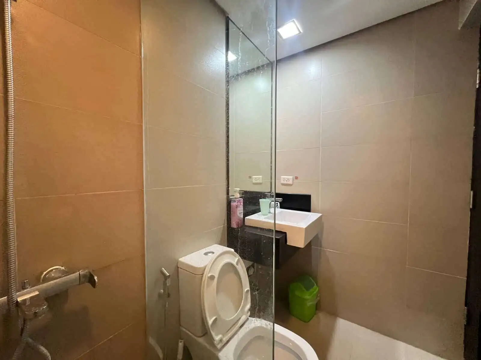 Beautiful 1-bedroom apartment in Oceanway Residences Boracay for sale. Perfect for investment or per.