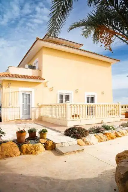 Villa with 4 bedrooms and sea views in Totana Murcia, perfect for family living or holiday home.