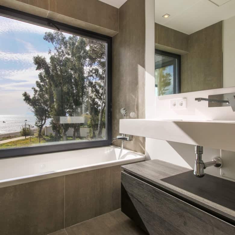 Beachfront bathroom with sea view in Estepona West.