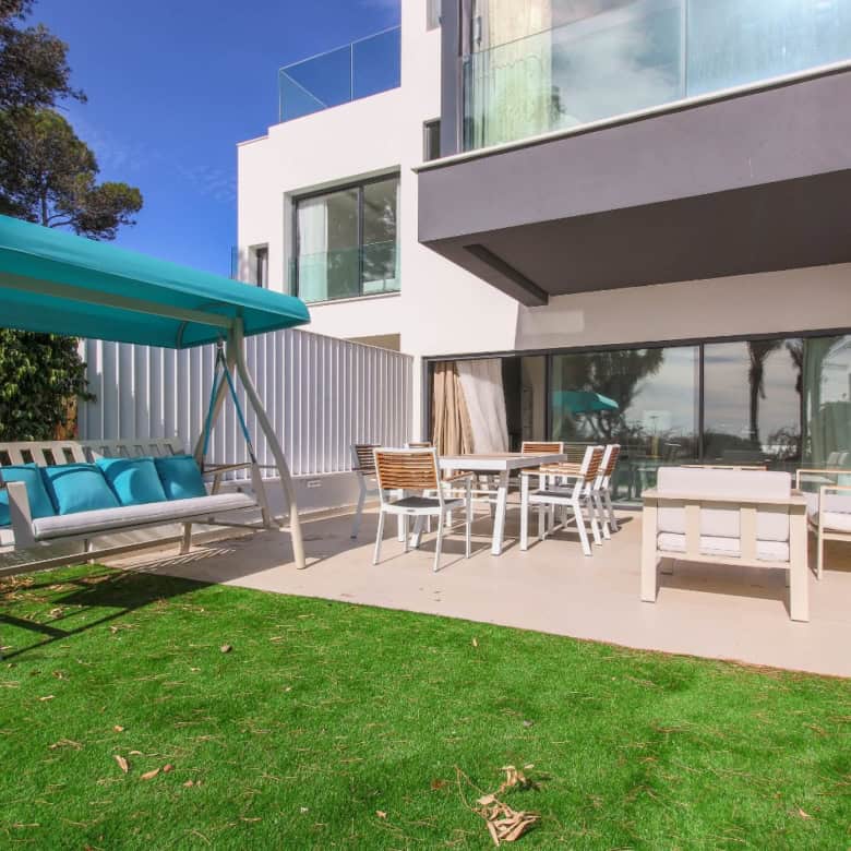 Beachfront townhouse outdoor patio with seating and garden in Estepona West.