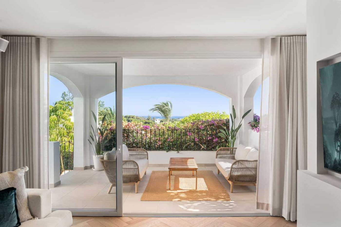 Luxury Townhouse in Club Sierra, Golden Mile Marbella Luxury Townhouse Marbella with spacious terrace and sea views.