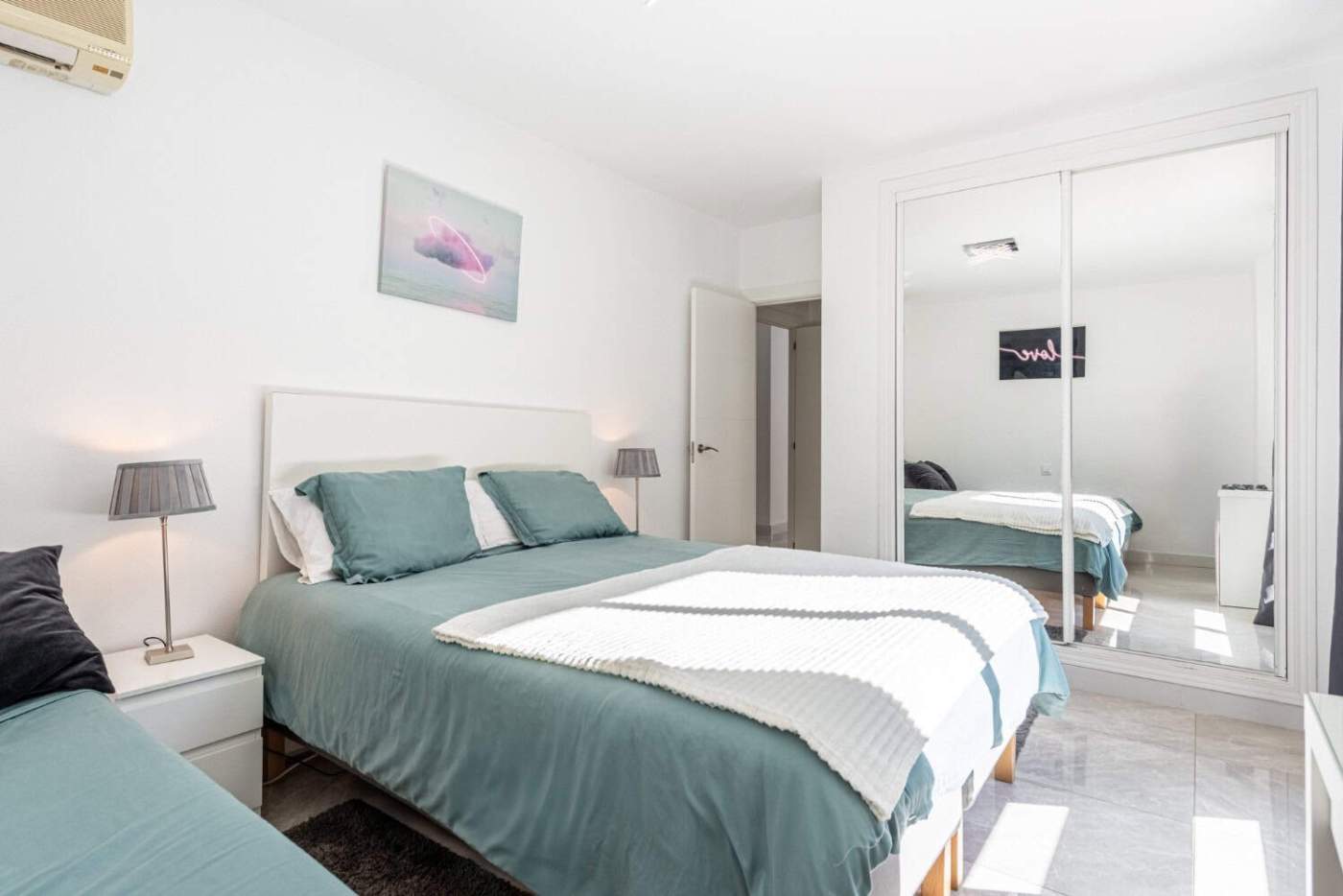 Spacious corner apartment with 3 bedrooms in La Maestranza, Nueva Andalucía, offering bright interio.
