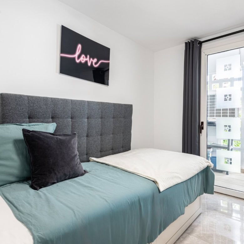 Spacious corner bedroom with modern decor, large window, and natural light in La Maestranza, Nueva A.