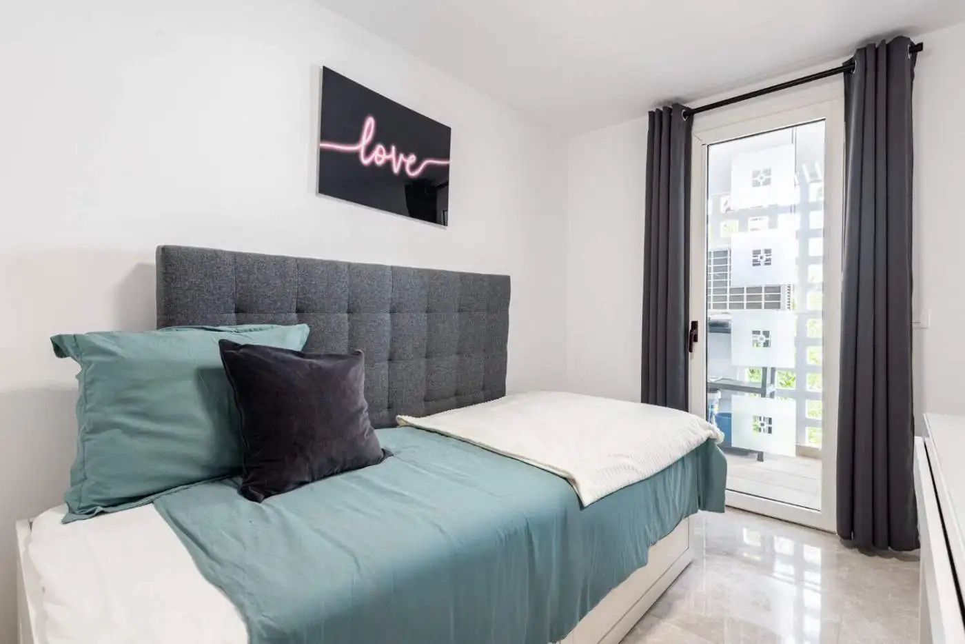 Spacious corner bedroom with modern decor, large window, and natural light in La Maestranza, Nueva A.