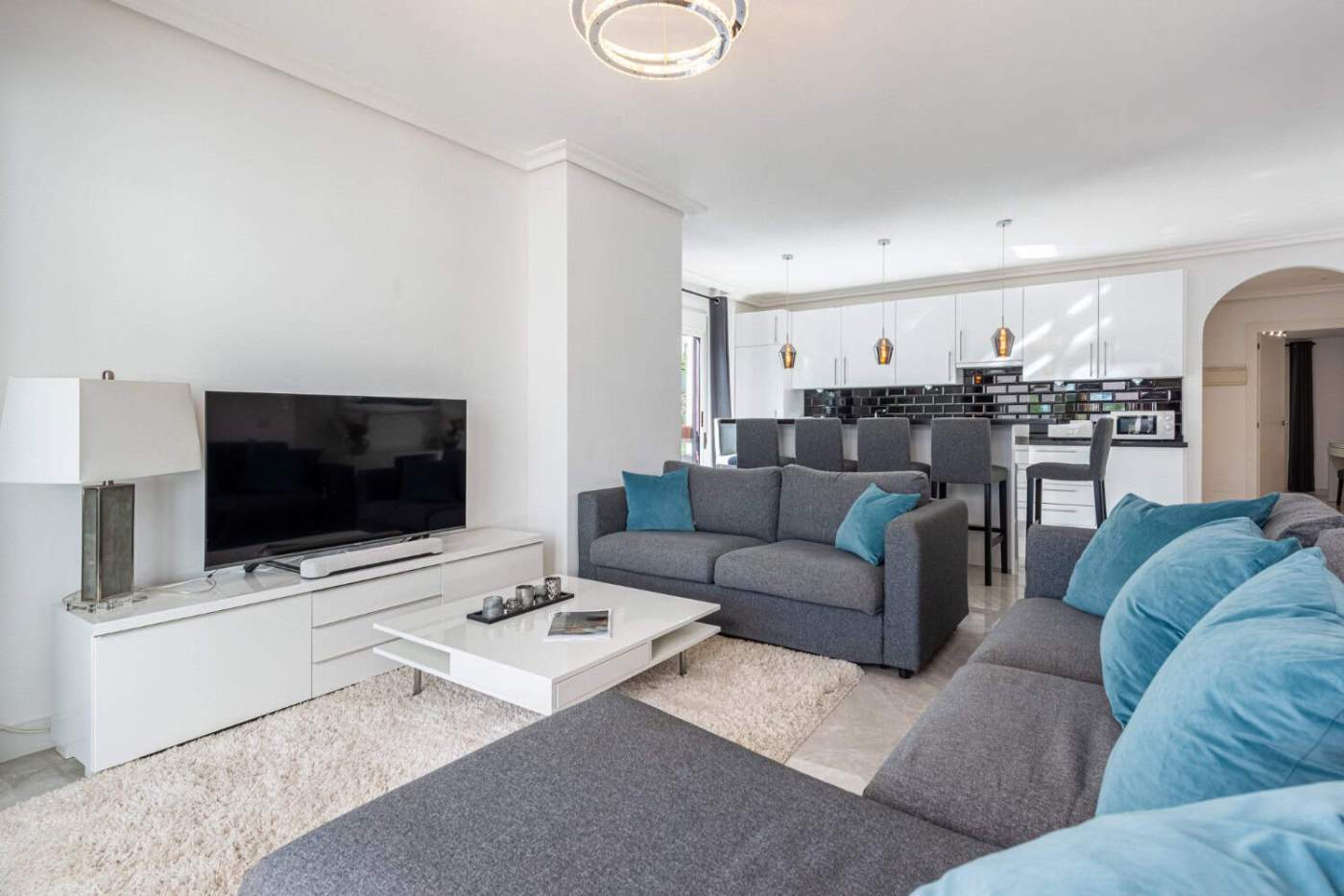 Spacious living room with contemporary furniture and a large flat-screen TV in La Maestranza, Nueva.