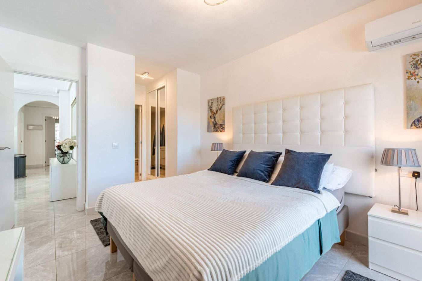 Spacious corner apartment with 3 bedrooms in La Maestranza, Nueva Andalucía, featuring contemporary.