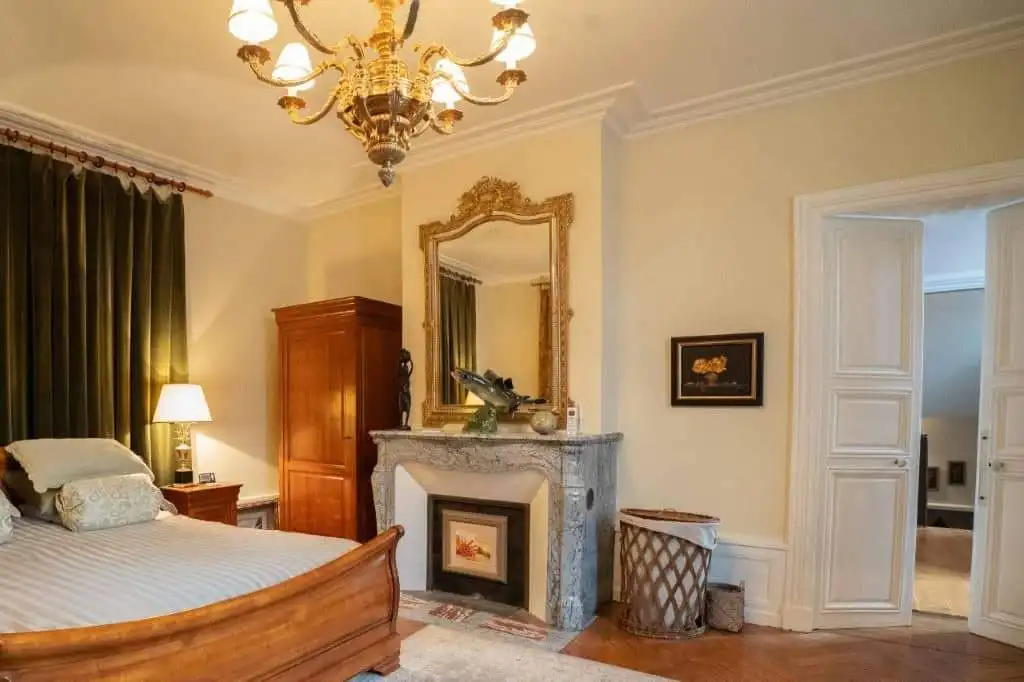 Elegant 5-Bed House Interior in Chateaudun, France.