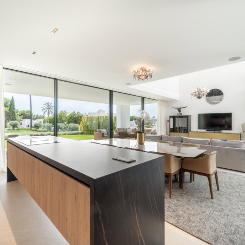 Modern semi-detached villa featuring a rooftop pool and scenic views in Nueva Andalucía.