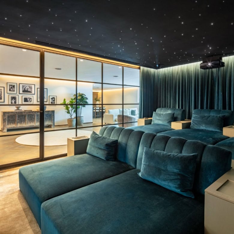 Luxury mansion with panoramic views in Marbella Club Golf Resort, Benahavis.