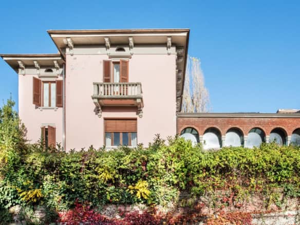 Spacious bedroom with large windows and vertical blinds in a luxury villa in Varzi, Italy.