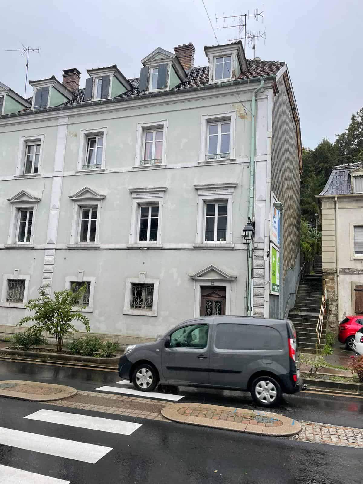 Excellent 3 Bed Apartment in Altkirch France Spacious 3-bedroom apartment for sale in Altkirch, France, with classic architecture and central loc.