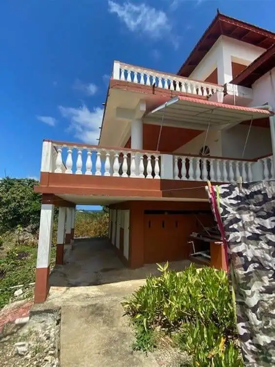 Spacious 8-bedroom estate for sale in Portland Port Antonio, Jamaica, with stunning views and modern.