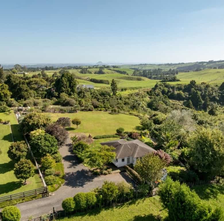 Beautiful cottage estate with lush gardens in Tauranga, Bay of Plenty, New Zealand. Perfect for peac.