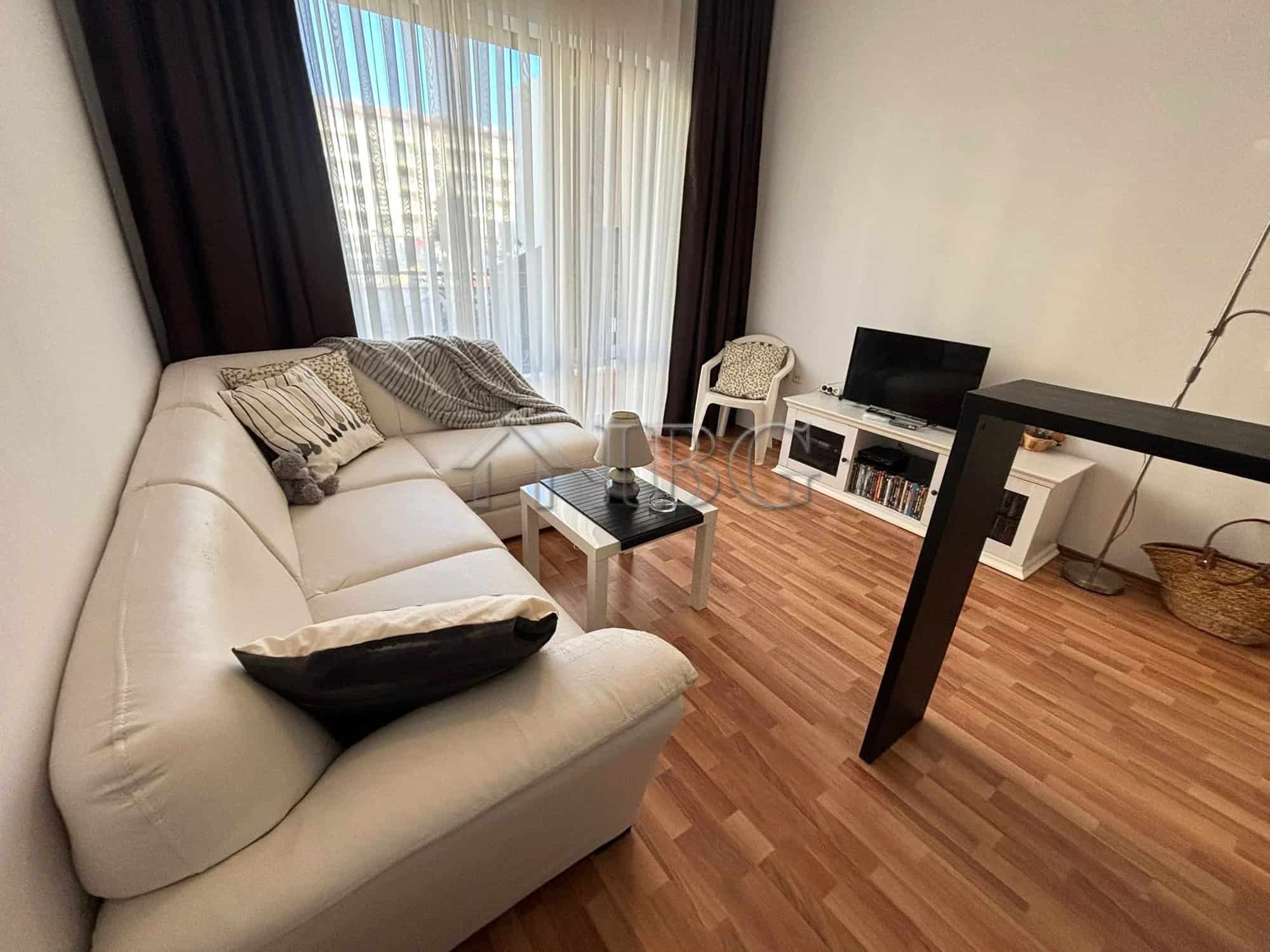 Furnished studio with balcony in Diamant Residence Furnished studio with balcony in Diamant Residence, Sunny Beach, featuring modern decor and cozy liv.