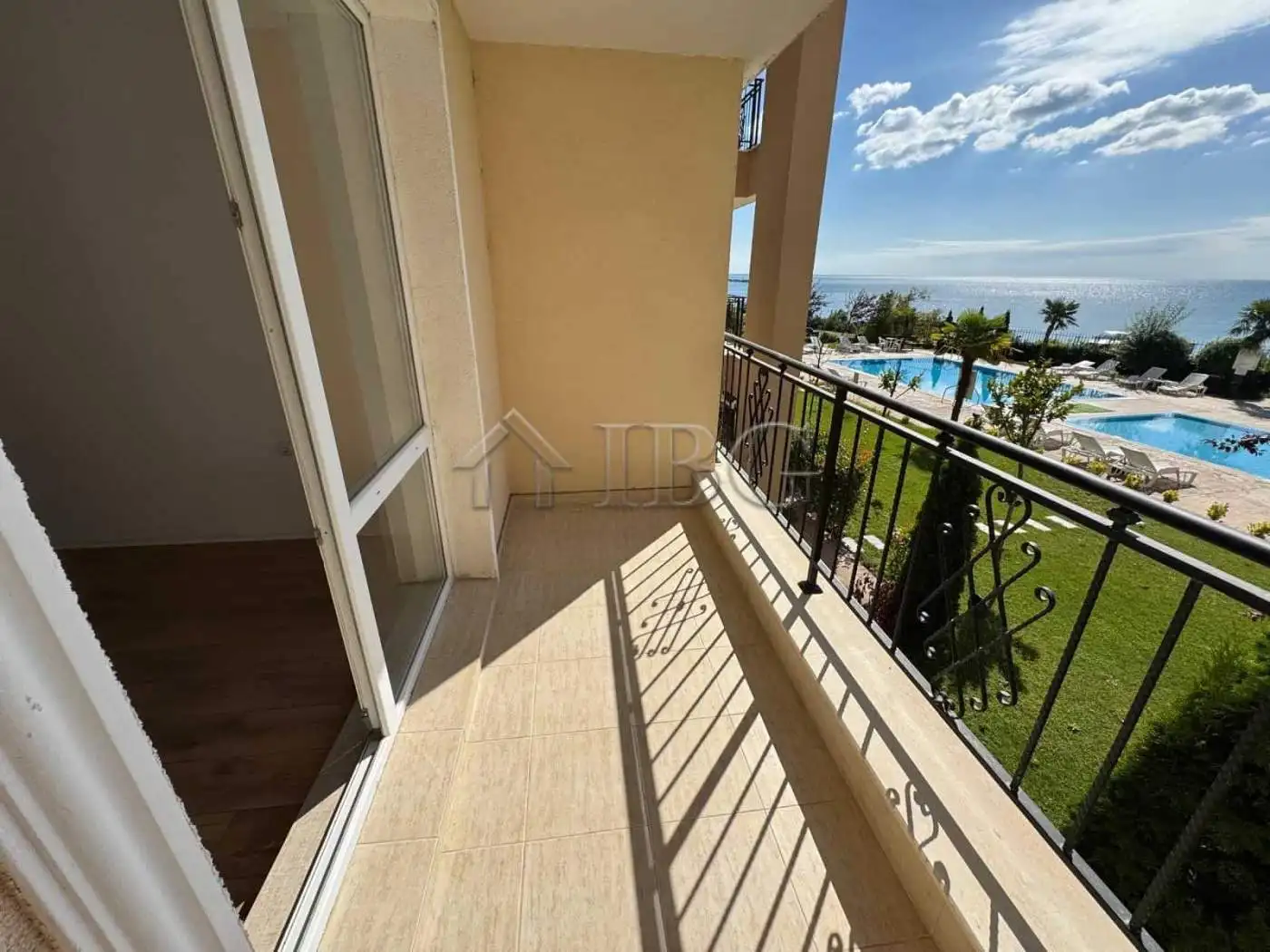 Furnished studio with balcony in Diamant Residence, Sunny Beach, featuring modern decor and cozy liv.