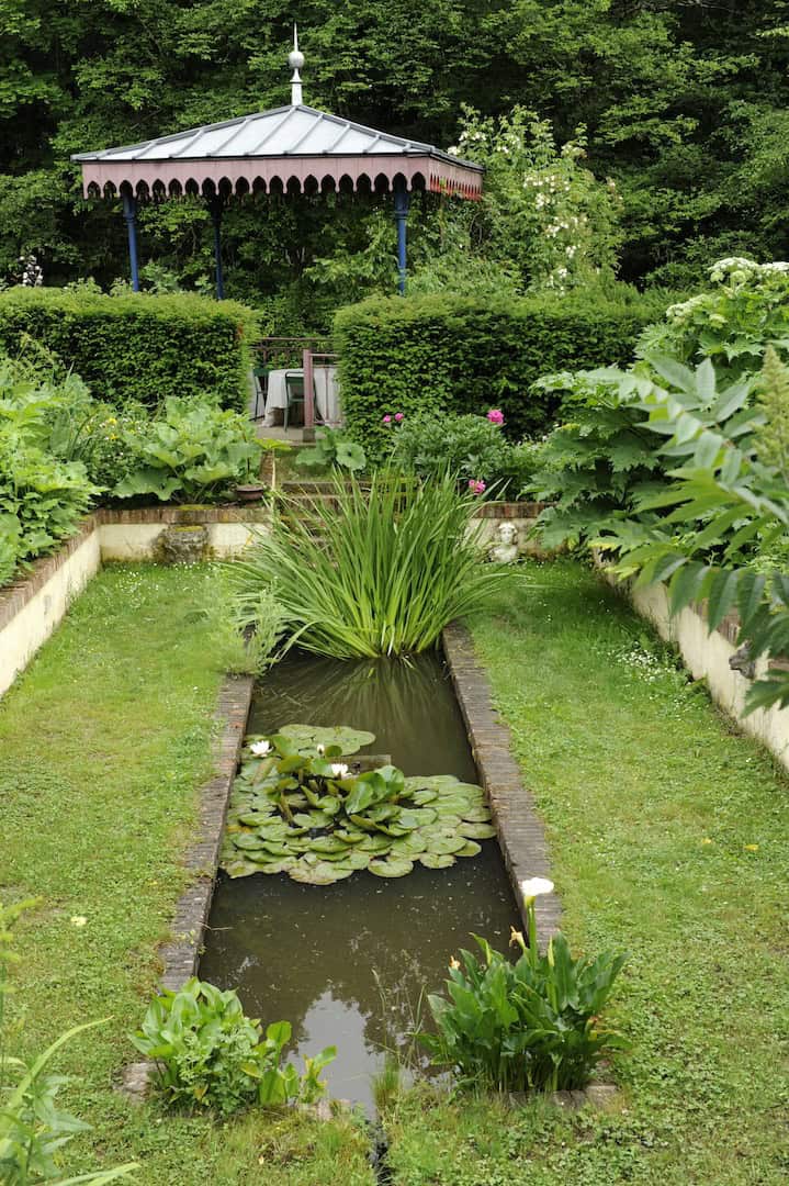 Château de la Chassaigne Garden Beautiful garden with pond and gazebo in Thiers, France.