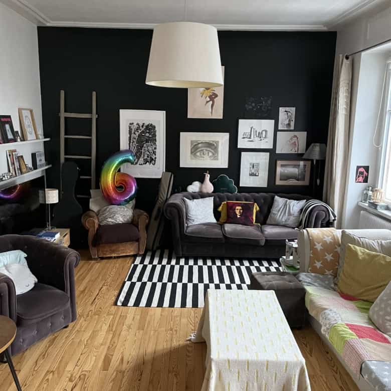 Charming living room with modern decor in a 3-bedroom apartment in Altkirch, France. Perfect for com.