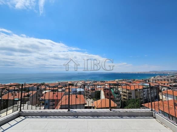Penthouse with panoramic sea view and spacious balcony in Sveti Vlas. Perfect 2-bedroom apartment fo.