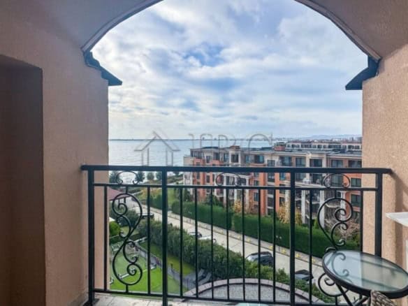 Bright beachfront studio apartment with sea views in Grand Hotel Sveti Vlas. Perfect for seaside liv.