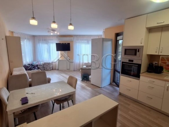 Bright and spacious 2-bedroom apartment in Ravda, ready for move-in.