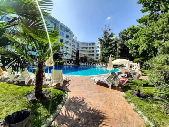 Bright 1-bedroom apartment with sea views in Yassen, Sunny Beach, close to the beach and amenities.