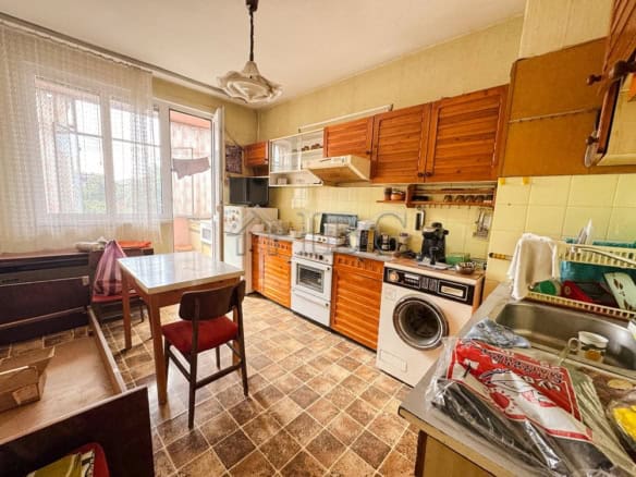 Bright apartment with modern kitchen and balcony views in Hashove, Ruse. Perfect for comfortable liv.