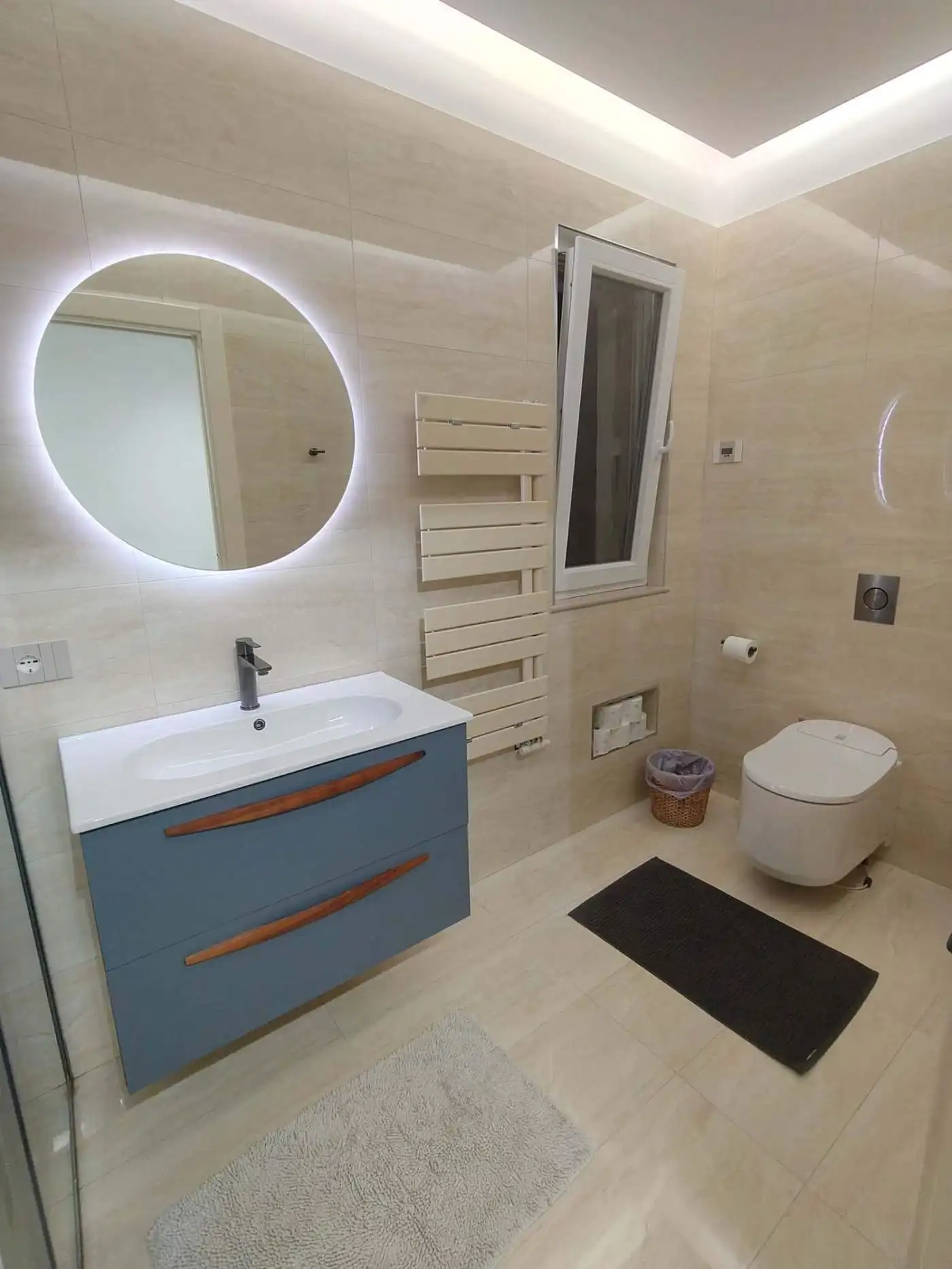 Bright bathroom featuring a stylish mirror, modern sink, and toilet in a luxury townhouse in Bernald.