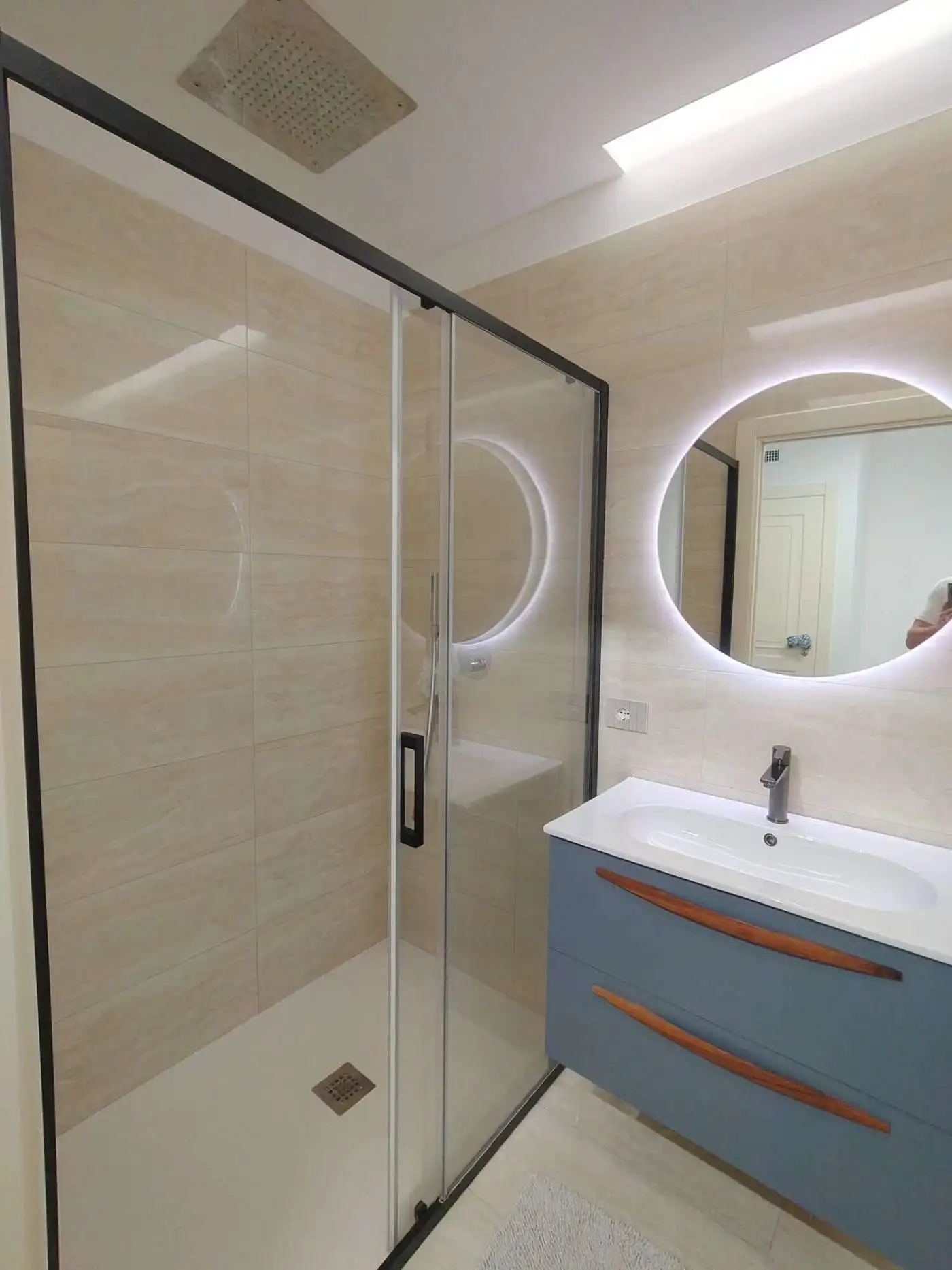 Luxury 2 Bed Townhouse Bathroom with Walk-In Shower in Bernalda Italy.