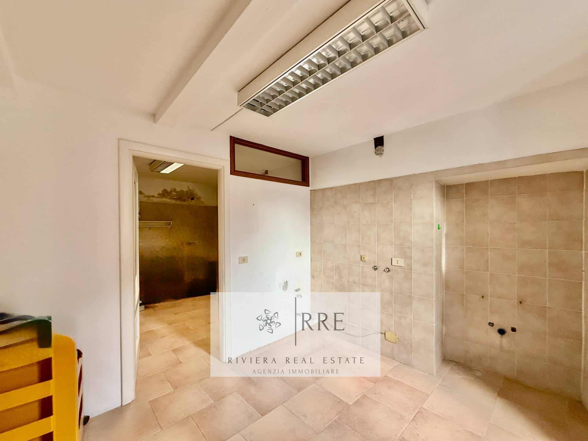 Spacious interior with neutral tones, ideal for home renovation or investment.